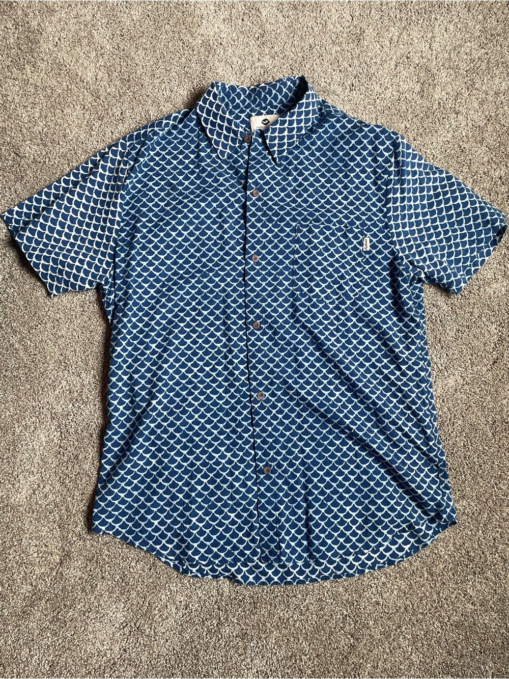 Fayettechill Casual Blue Short-Sleeve Button-Down Shirt White Scale Print XL
